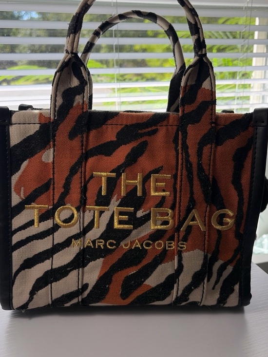 Marc Jacobs Handbags - Marc Jacobs The Tote Bag in Black and Brown Tiger-Print with Gold Logo